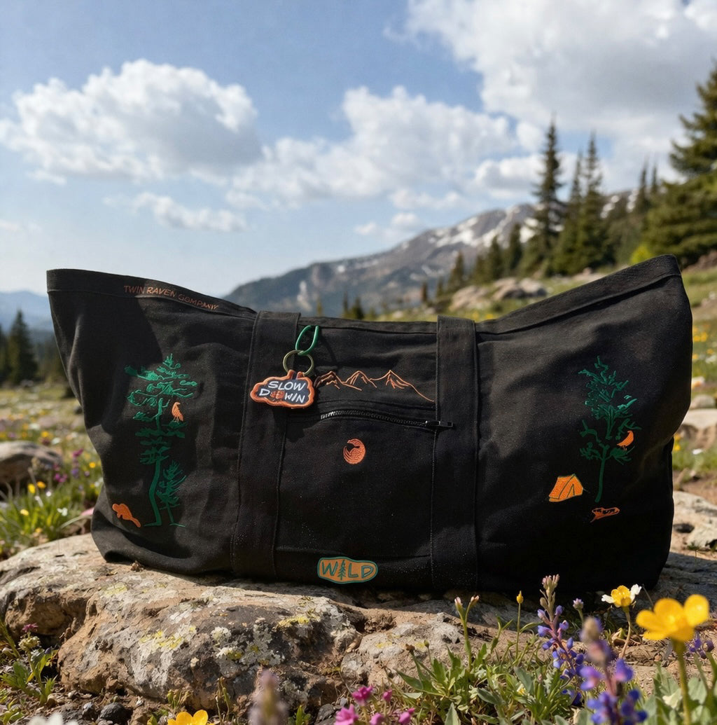 🍁Canadian Mountain Weekender Tote🍁