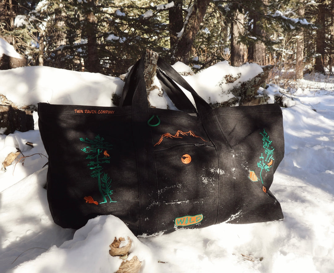🍁Canadian Mountain Weekender Tote🍁